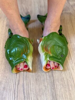 You’re Look’n at the Best Item on Posh - Fish 🐠 Sandals! 🩴